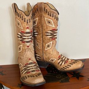 BRAND SPANKIN’ NEW Aztec Corrals size 9